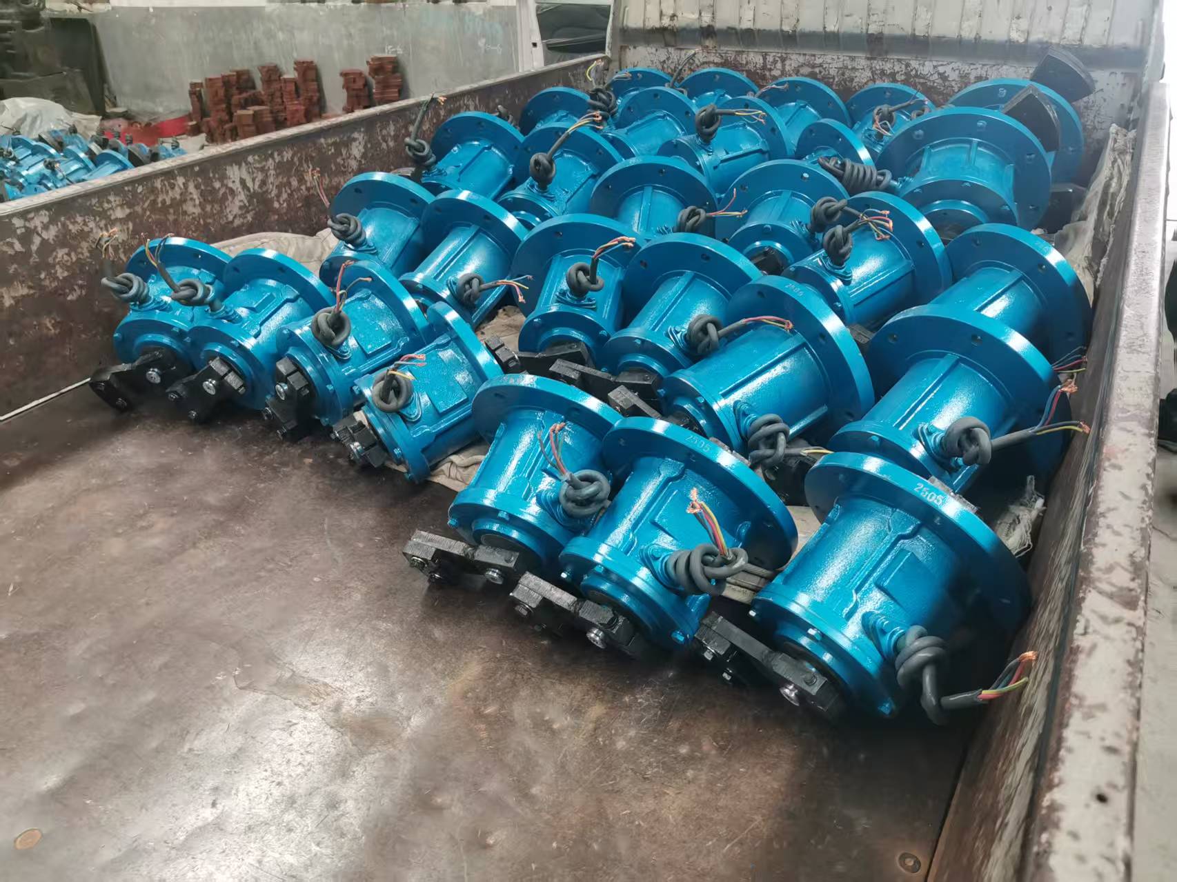 三江YZUL立式振動電機發貨，本地客戶送貨中